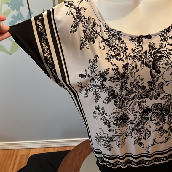 4/$20 Rickis Large Top with Elastic bottom - Picture 3 of 5